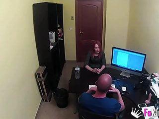 Miranda schaut wie sie die Schule verlassen kann