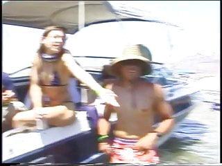 Scharfe amateurgirls zeigen sich nackt im Pool