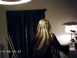 Blonde Russin liebt die Fickmaschine der Fickmaschine