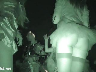 Sie zieht sich aus und wird heimlich gefilmt