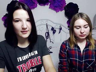 Heisse Lesben ficken sich gegenseitig vor der Kamera