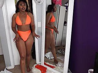 Pralles schwarzes Babe in den Arsch gefickt