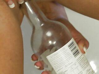 Schlampige Nutte liebt es Schwänze zu lutschen