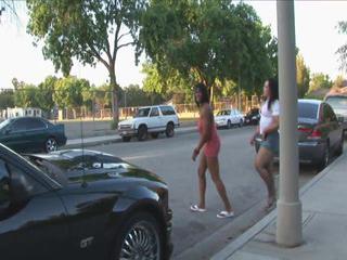 Schwarze Fotze wird geleckt und gefickt