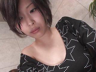 Junge Brünette in den Mund gespritzt