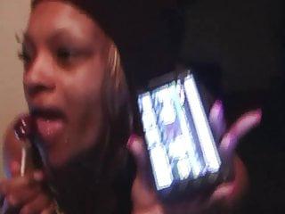 Schwarzer Schwanz dringt tief in weisse Oma ein