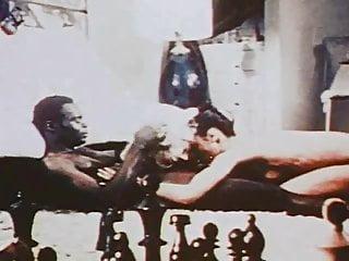 Brigitte hat spass mit ihren schwarzen Freunden