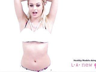 Schöne Blondine bei einem Casting gefickt