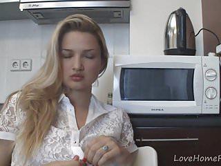 Blonde Amateurin in den Arsch gefickt