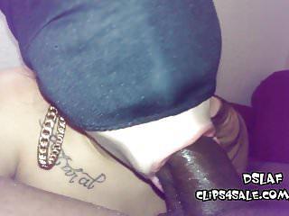 Br nette bl st auf dem sofa