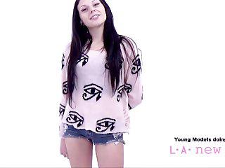 Model wird beim Casting hart gefickt