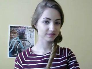 Super sexy Blondine rubbelt sich die Spalte