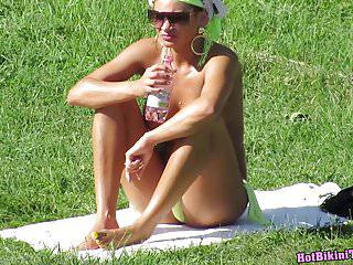 Oben ohne sexy Teens nackt am Strand