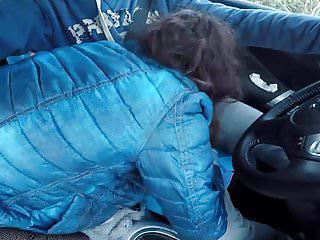 Geile junge Asiatin in der Natur gefickt