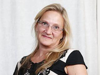 Amerikanische Milf mary wana strippt im Büro