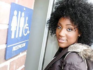 Ebony Babe daquiri Divine in der hündchenstellung gefickt